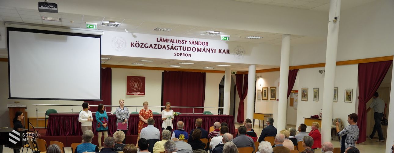 A fehér bot nemzetközi napja Sopronban
