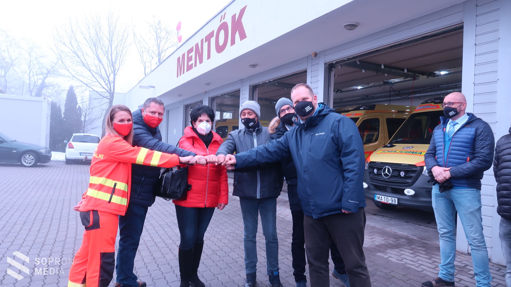 Motorosok adakoztak a mentőalapítványnak