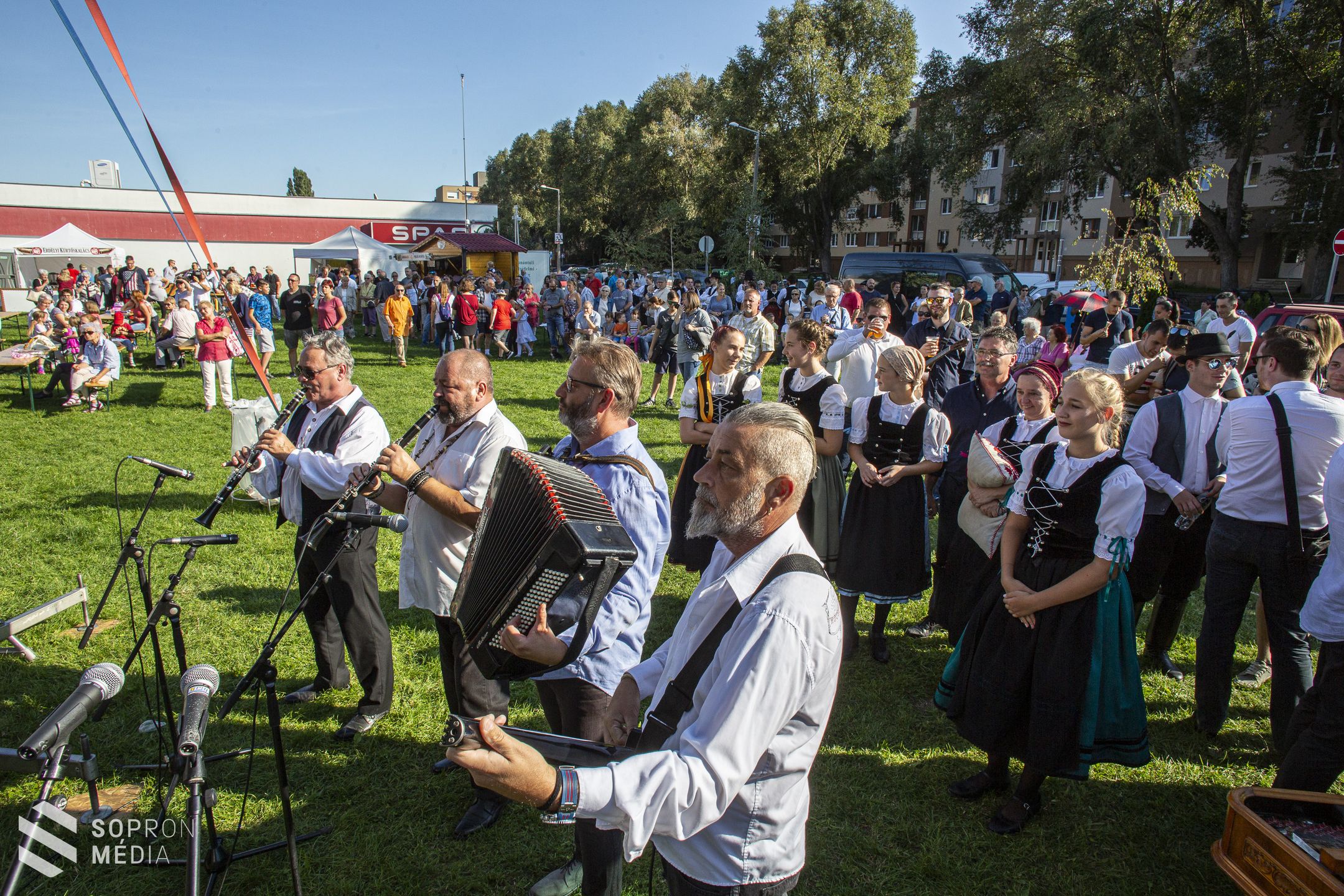 Együtt a Jereván! Néptáncgálának adott otthont a városrész 