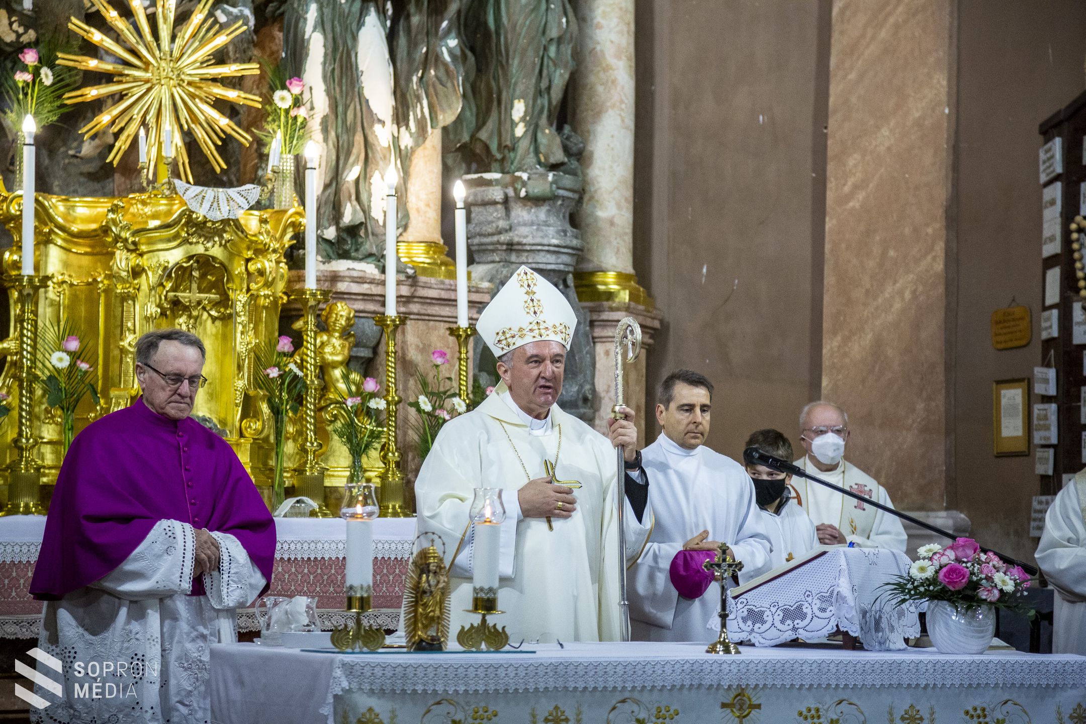 Átadták az új  Plébániát Kópházán