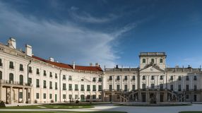 Különleges versrészletekkel idézi fel a magyar költészet napját az Eszterháza Központ
