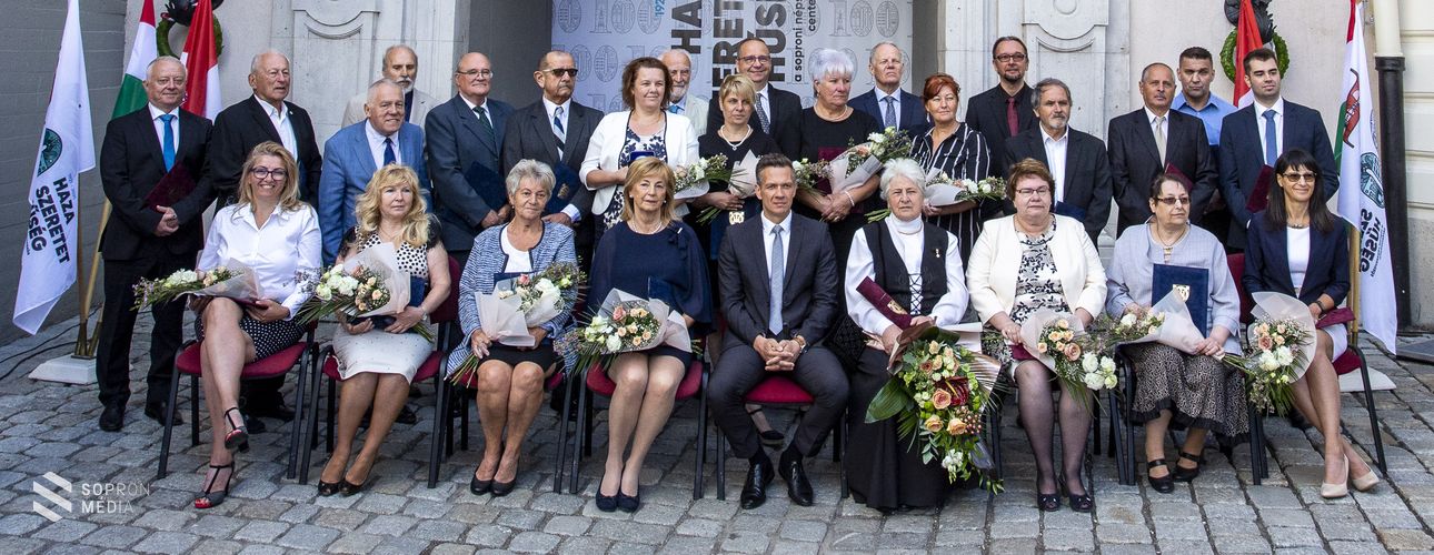 Átadták a város rangos kitüntetéseit