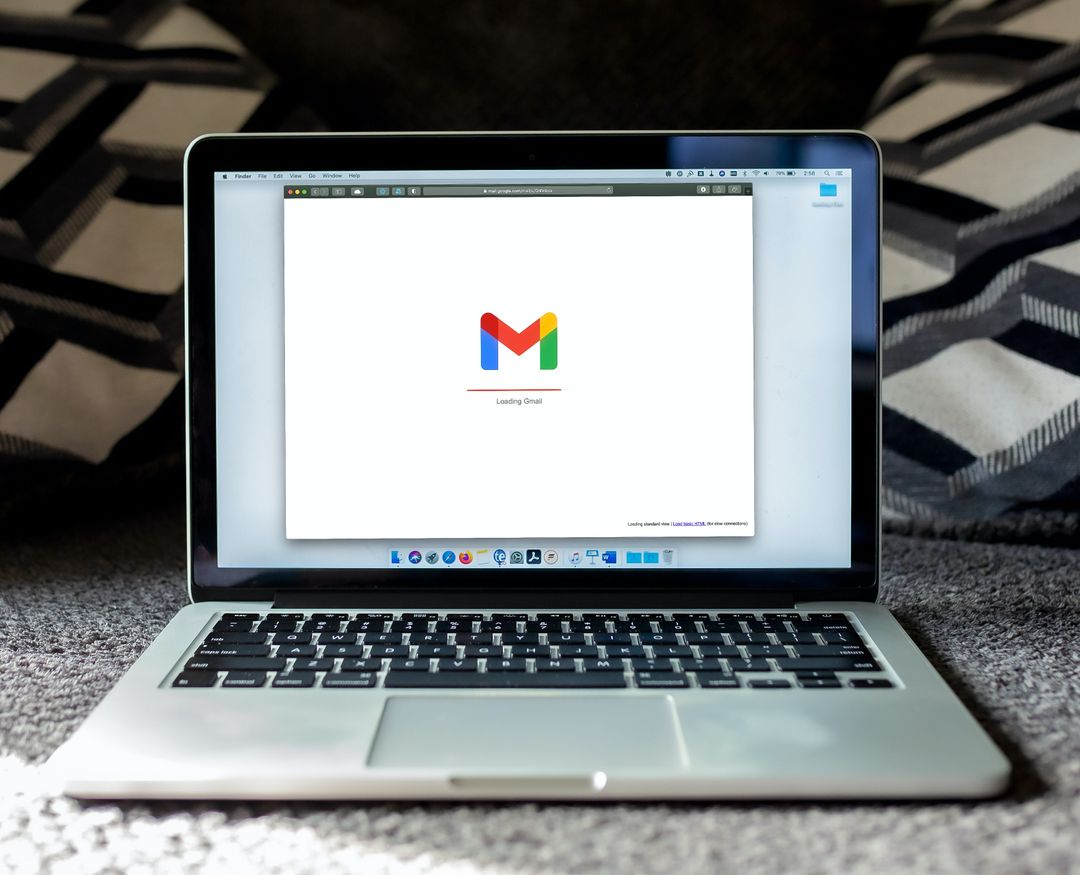Webmail vagy levelezőkliens? Melyiket használjam?