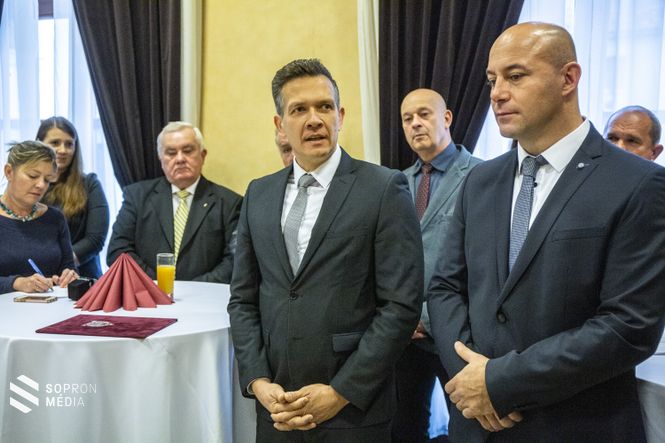 Dr. Farkas Ciprián polgármester és Csiszár Szabolcs alpolgármester a megnyitón.
