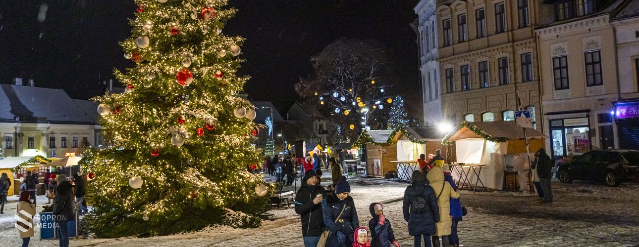 Megnyílt az adventi vásár Sopronban