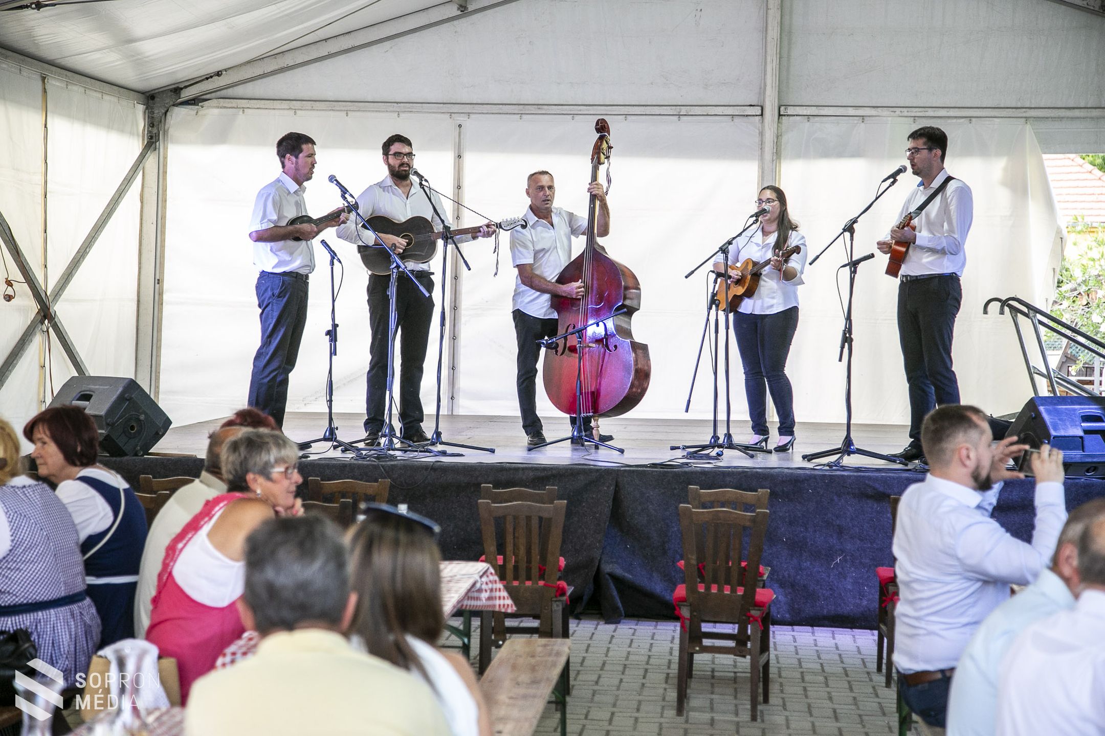 Hagyományőrző zenei találkozót tartottak Fertődön