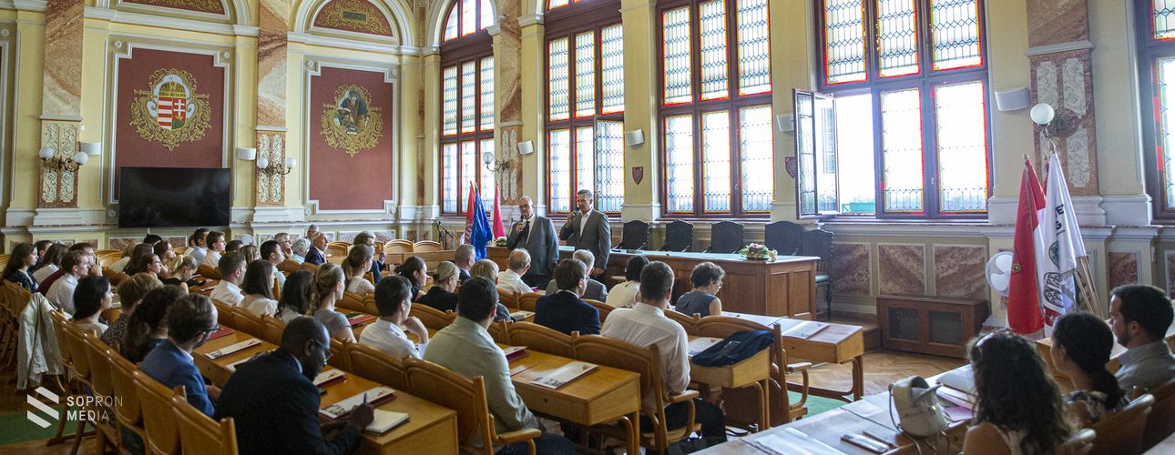 Fiatalok látogattak Sopronba, hogy a Páneurópai Piknikről tudjanak meg többet