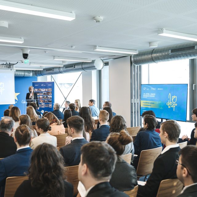 7. Estöri középdöntő az Európai Parlament Magyarországi Kapcsolattartó Irodájában