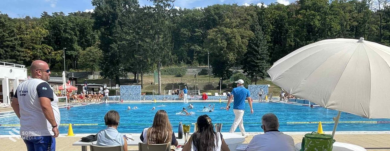 Először rendezték meg a Soproni Nyári Kupát a Lőver Uszodában