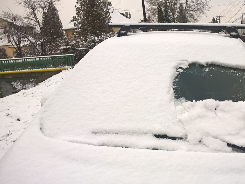 Tragédia lehet a vége, ha nem takarítjuk le a havat!