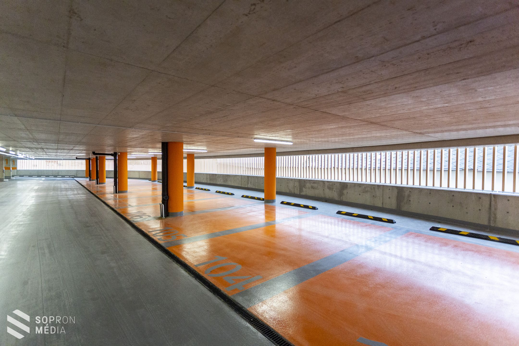 Átadták az Árpád utcai parkolóházat