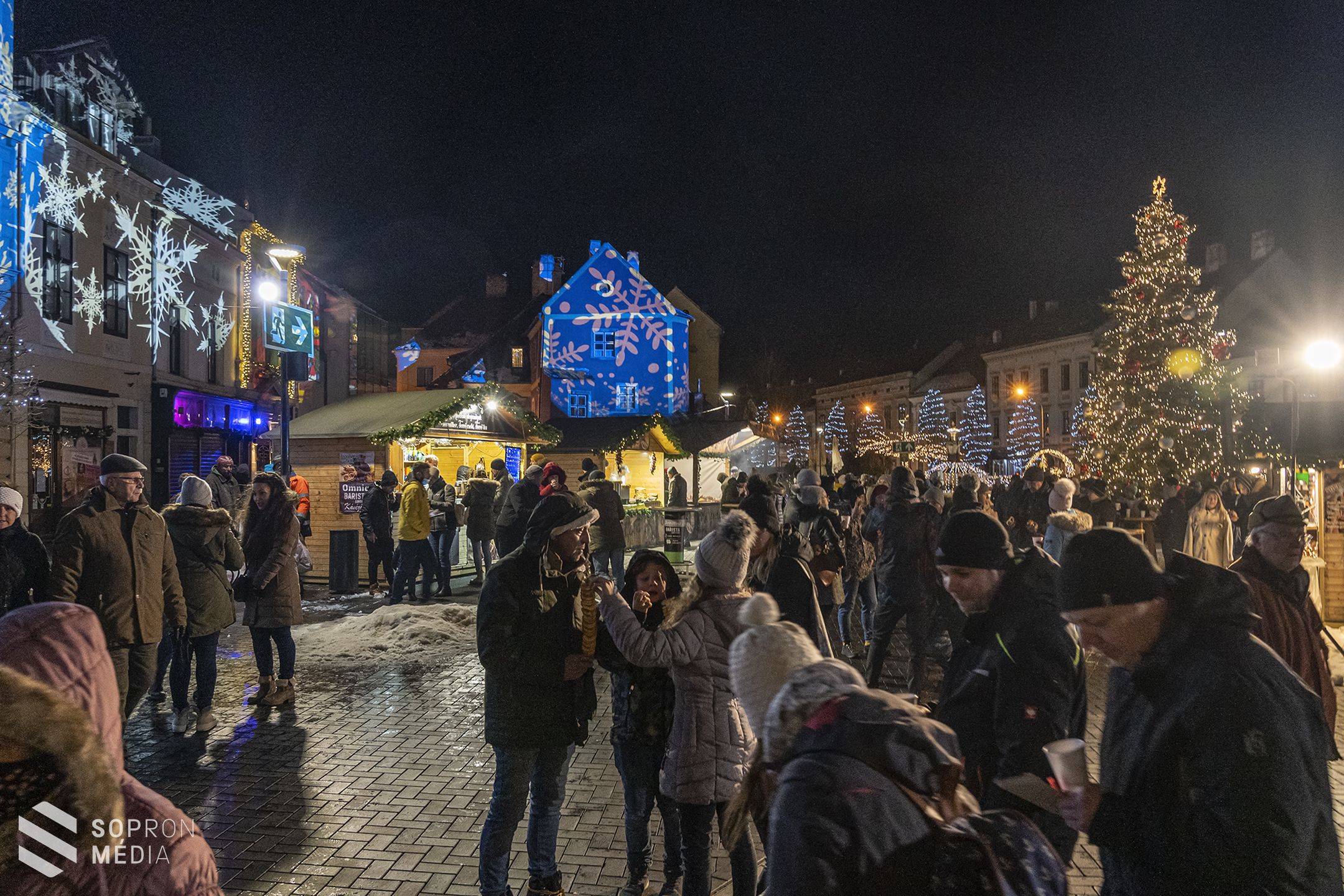 Lángra gyúlt a harmadik adventi gyertya is
