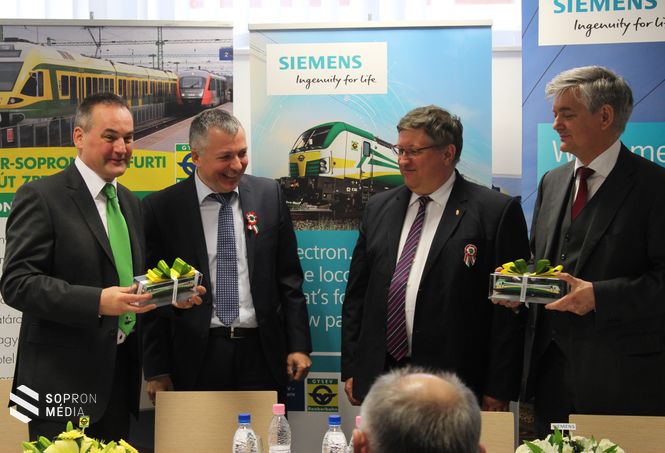 Új villamos mozdonyok beszerzési szerződésének aláírási ünnepsége
