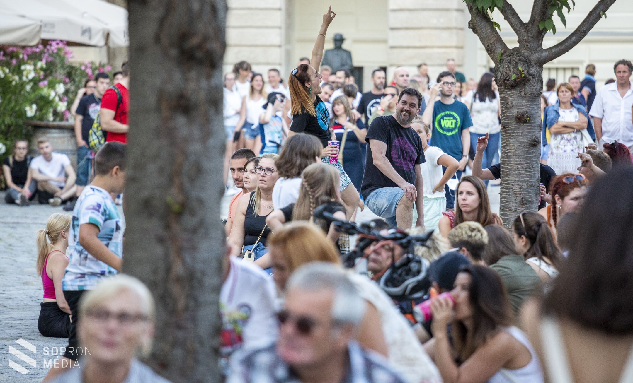 Bemutatták a LESZ VOLT! című filmet Sopron Fő terén