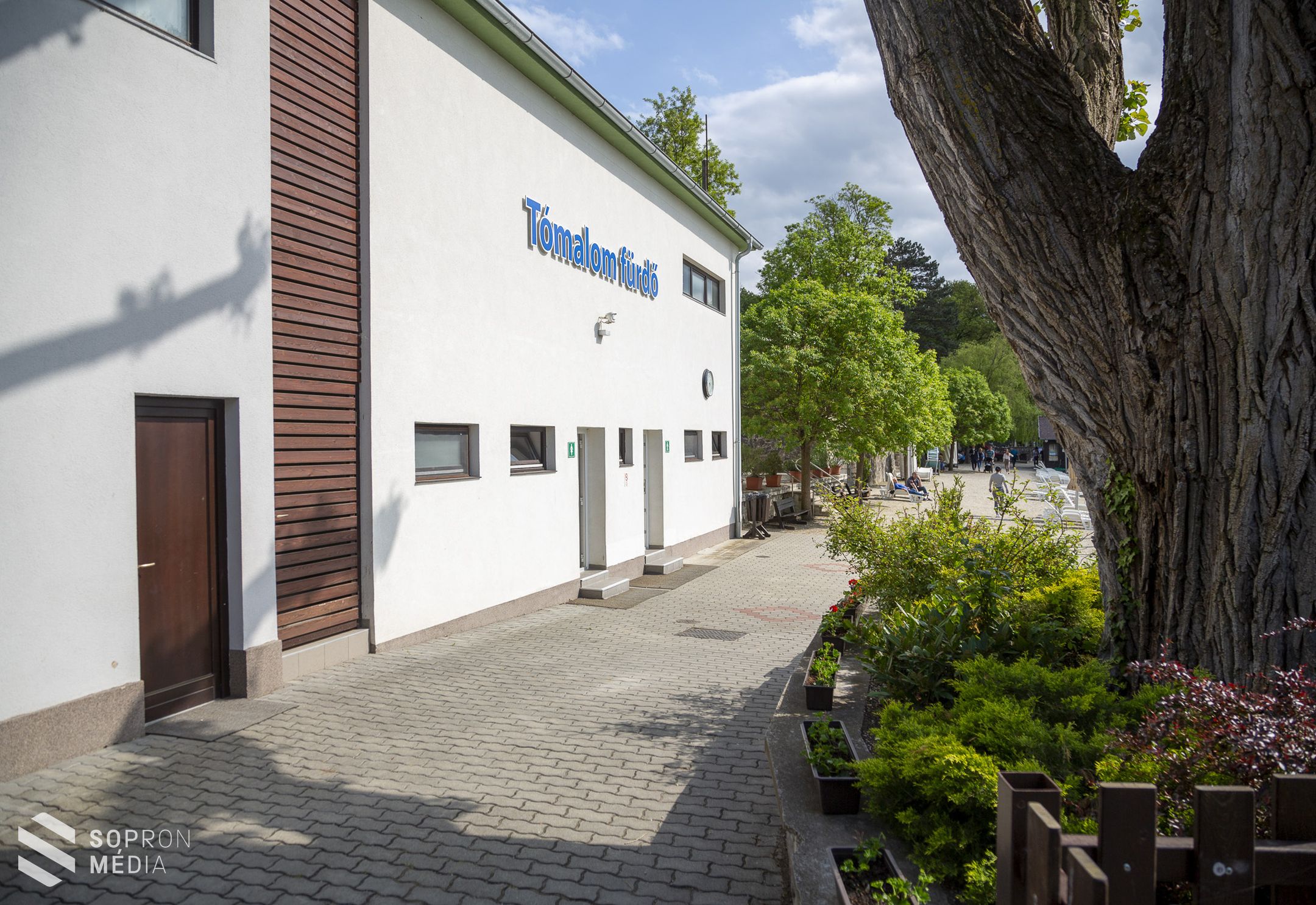 Megnyílt a Tómalom fürdő