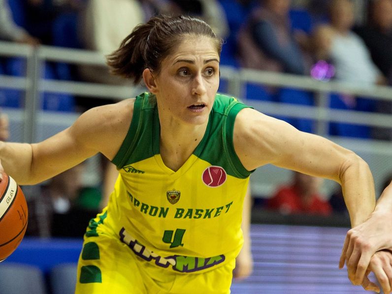 Fegyverneky Zsófia: csikorogtak még a kerekek