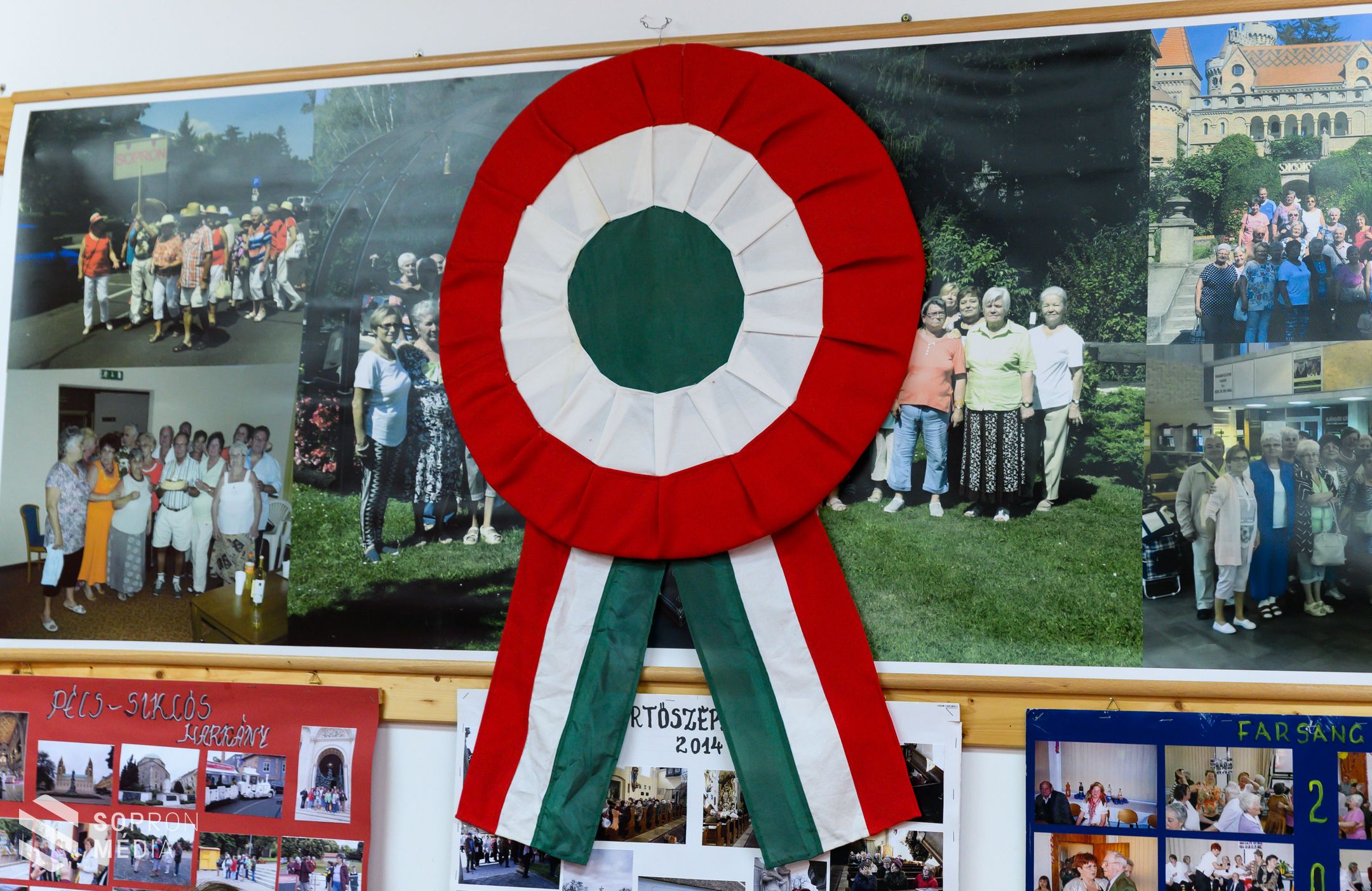Megemlékezés- a Lővér Nyugdíjas Klub tagjai ünnepi műsorral tisztelegtek a hősök előtt