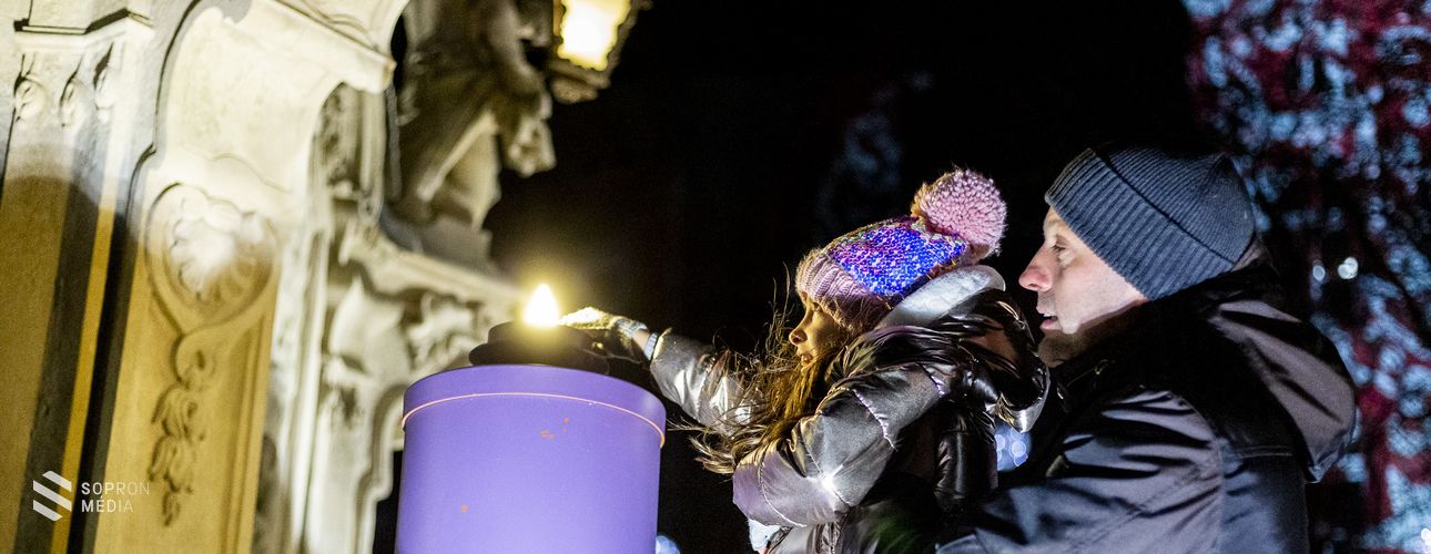 Meggyújtották a negyedik gyertyát Sopron adventi koszorúján