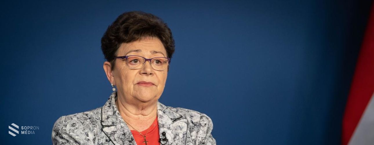Koronavírus - Hétfőn döntést hoz a kormány a karácsonyi szabályokról