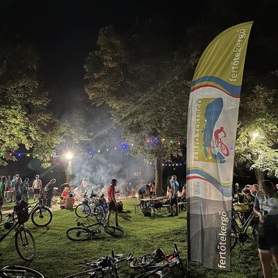 Éjszakai Tekergő hajózással, csillaghullással, szalonnasütéssel!