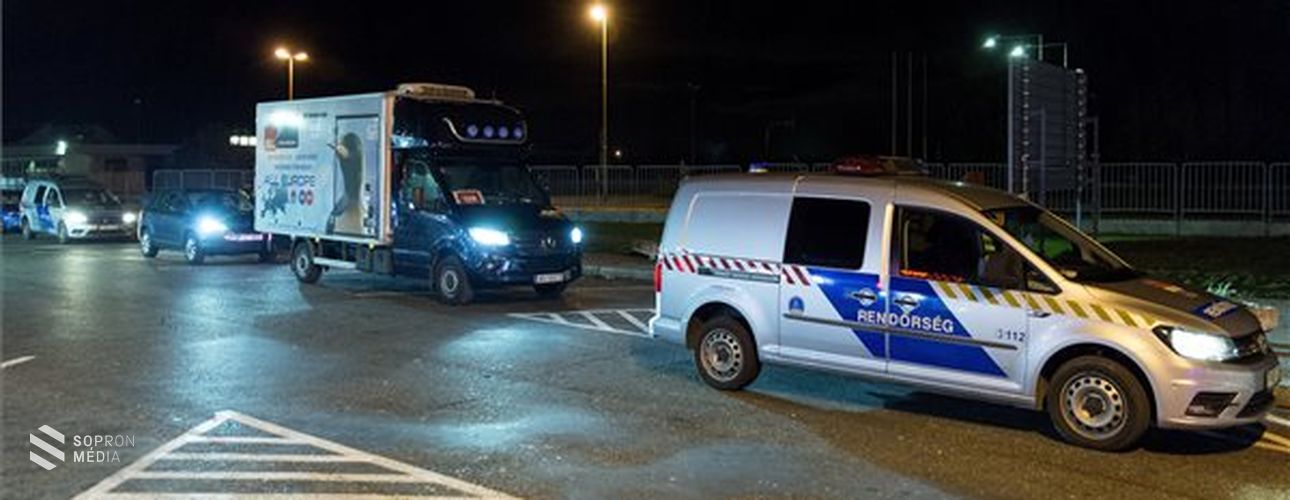 Megérkezett Magyarországra az első vakcinaszállítmány
