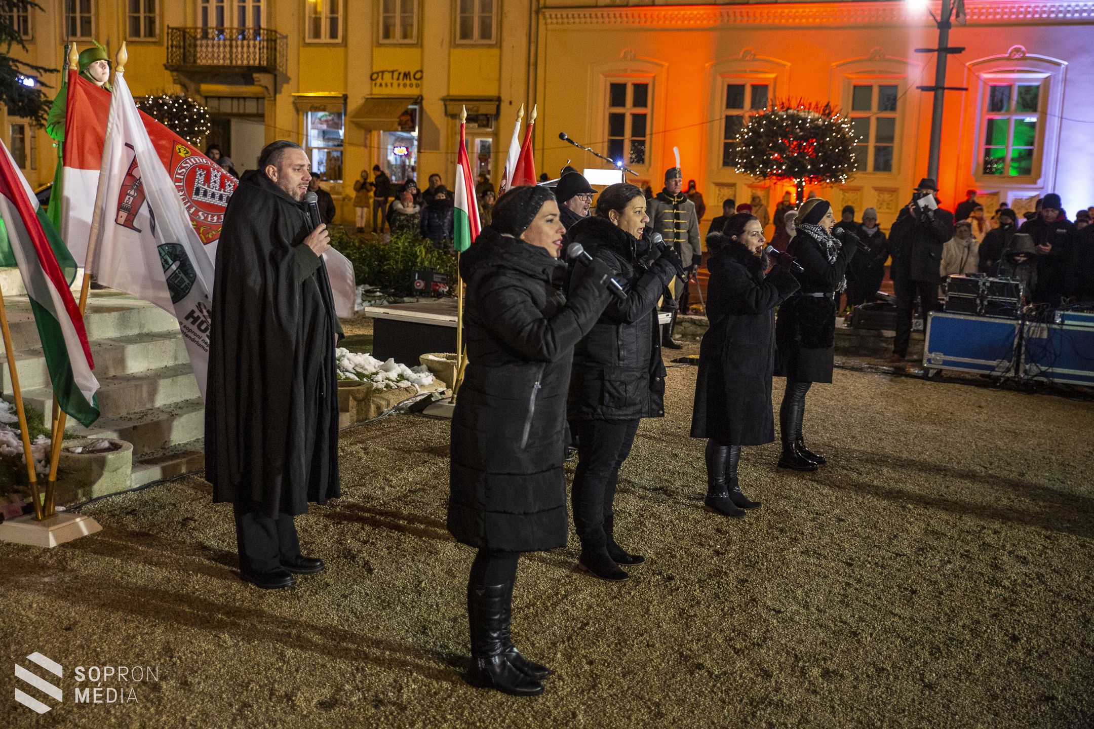 Ünnepség a Hűségzászlónál