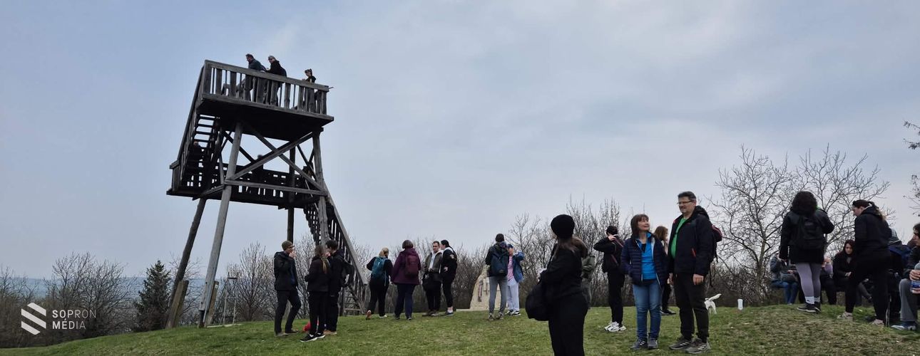 Tavaszköszöntő túrát szerveztek a Soproni-hegységben