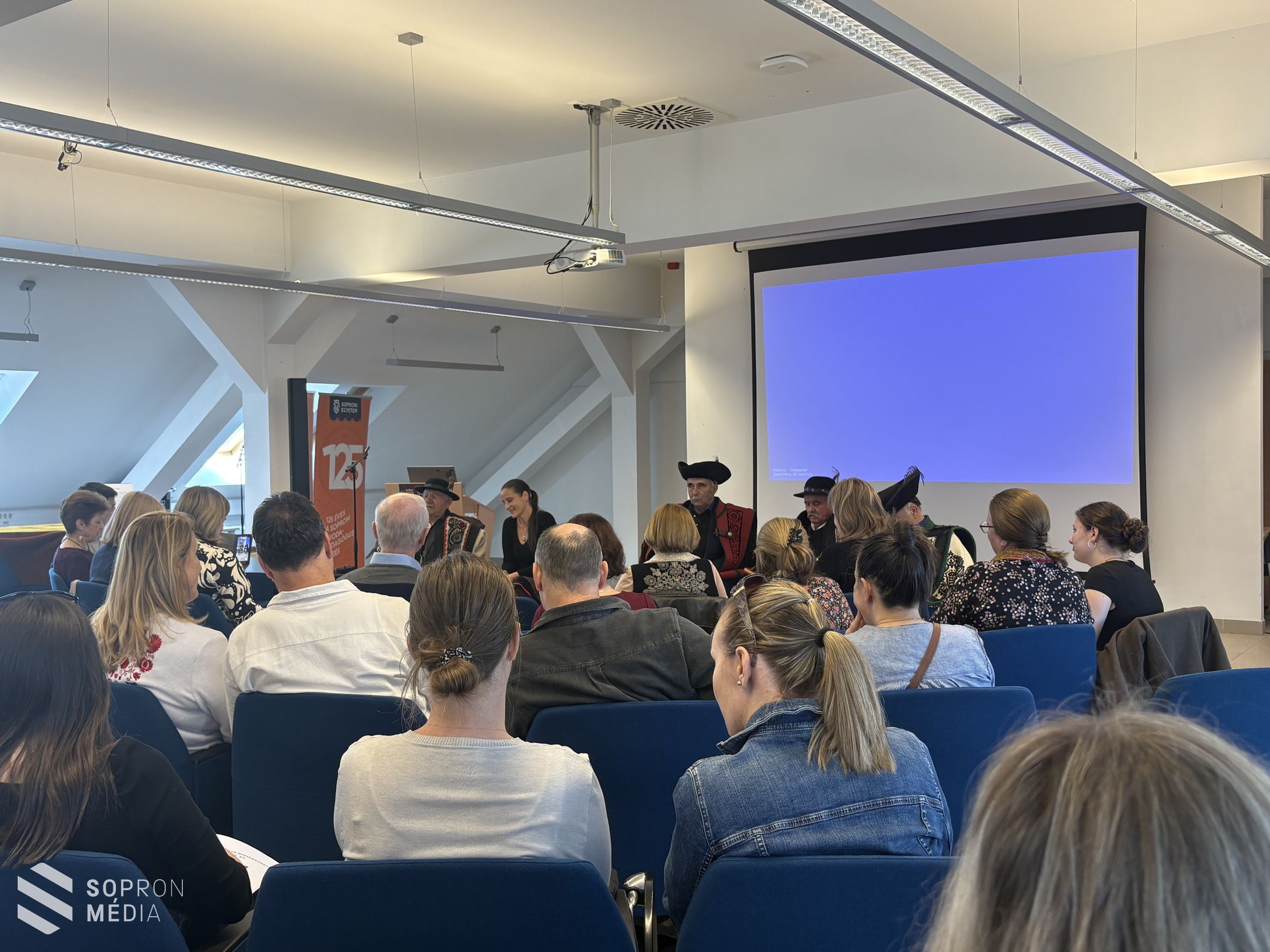 Pásztorénekekkel telt meg a Benedek-kar