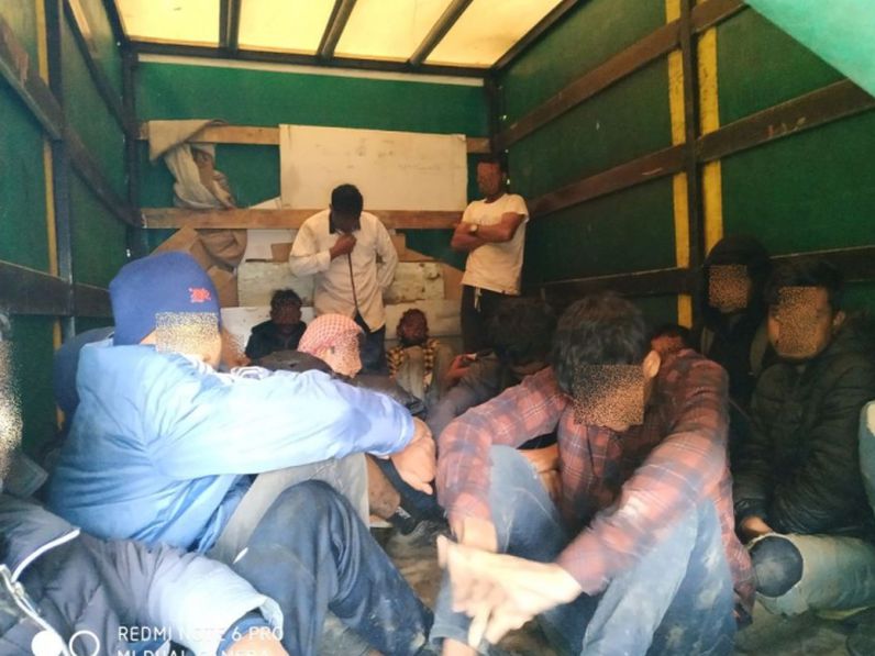 Huszonegy migránssal fogtak embercsempészt Pereszteg külterületén