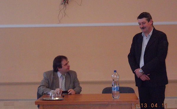 Faluházi esték 2013. április