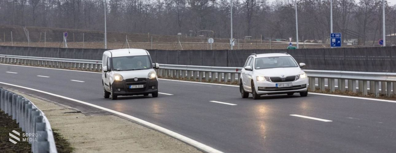 Hol nem lehet kerékpározni? Az autópályákon! - VIDEÓ 