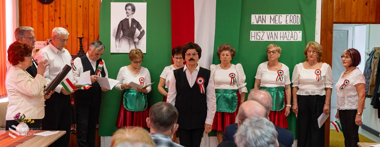 Ünnepi műsorral tisztelgett az 1848-49-es forradalom és szabadságharc hősei előtt a Lővér Nyugdíjas Klub