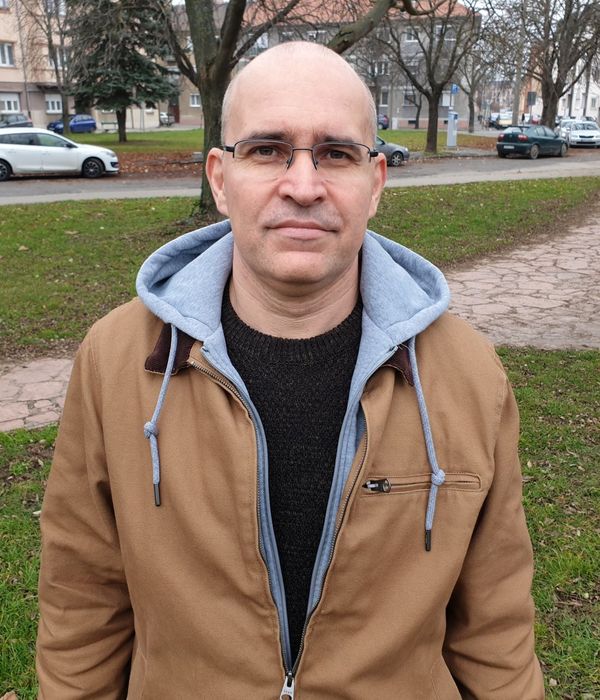 Már "drótunk" is van, ami bennünket összeköt