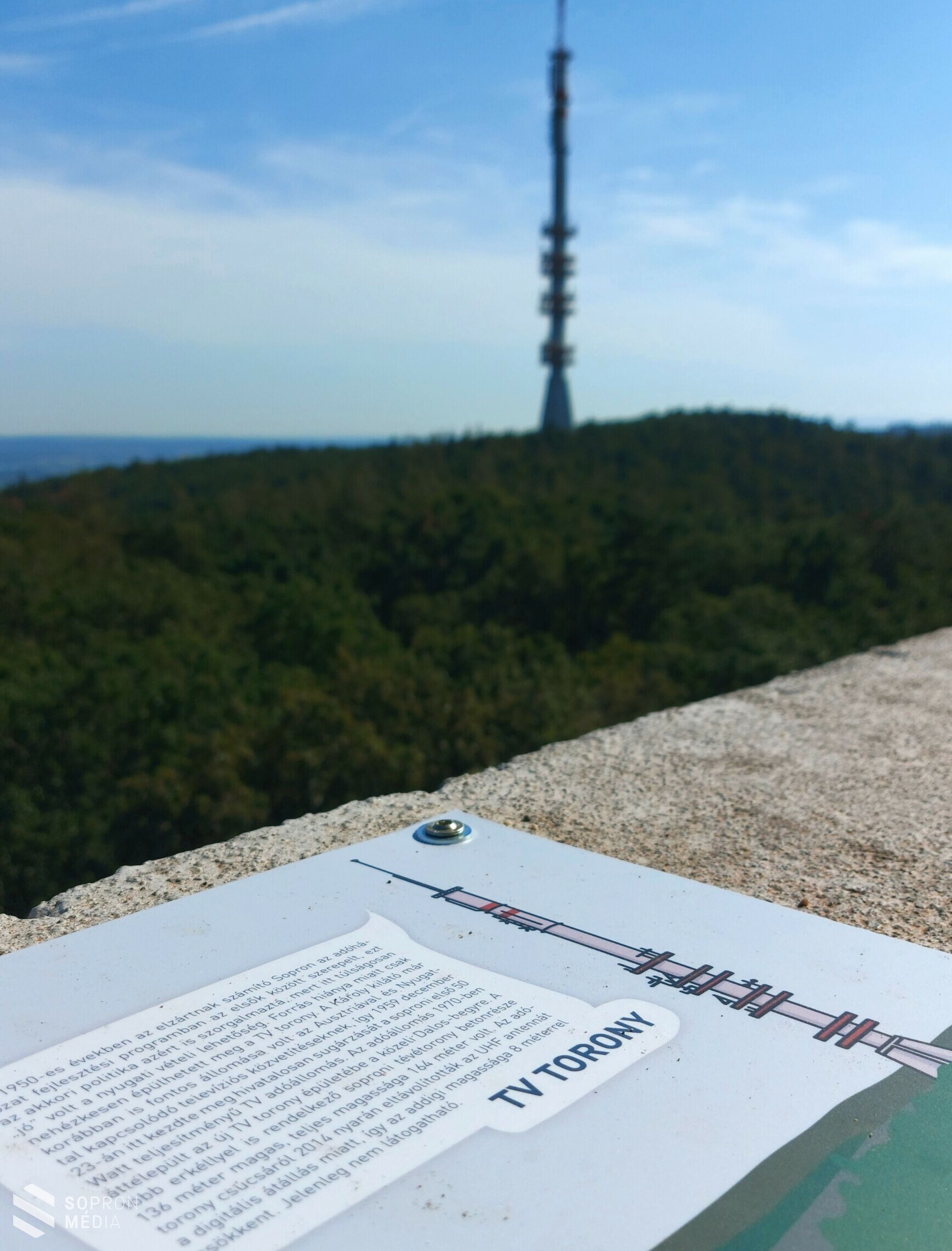 Új táblák a Károly-kilátóban