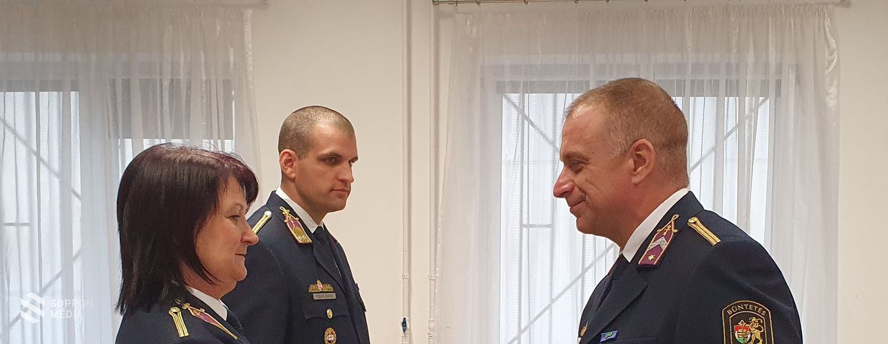 Az intézetparancsnok és az ügyvezető is elismerte az állomány munkáját Sopronkőhidán