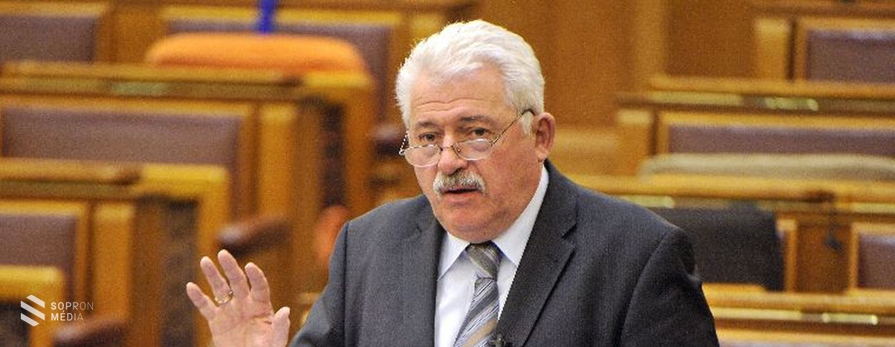 Több mint 27 ezer bajba jutott devizahiteles család kapja vissza az otthonát