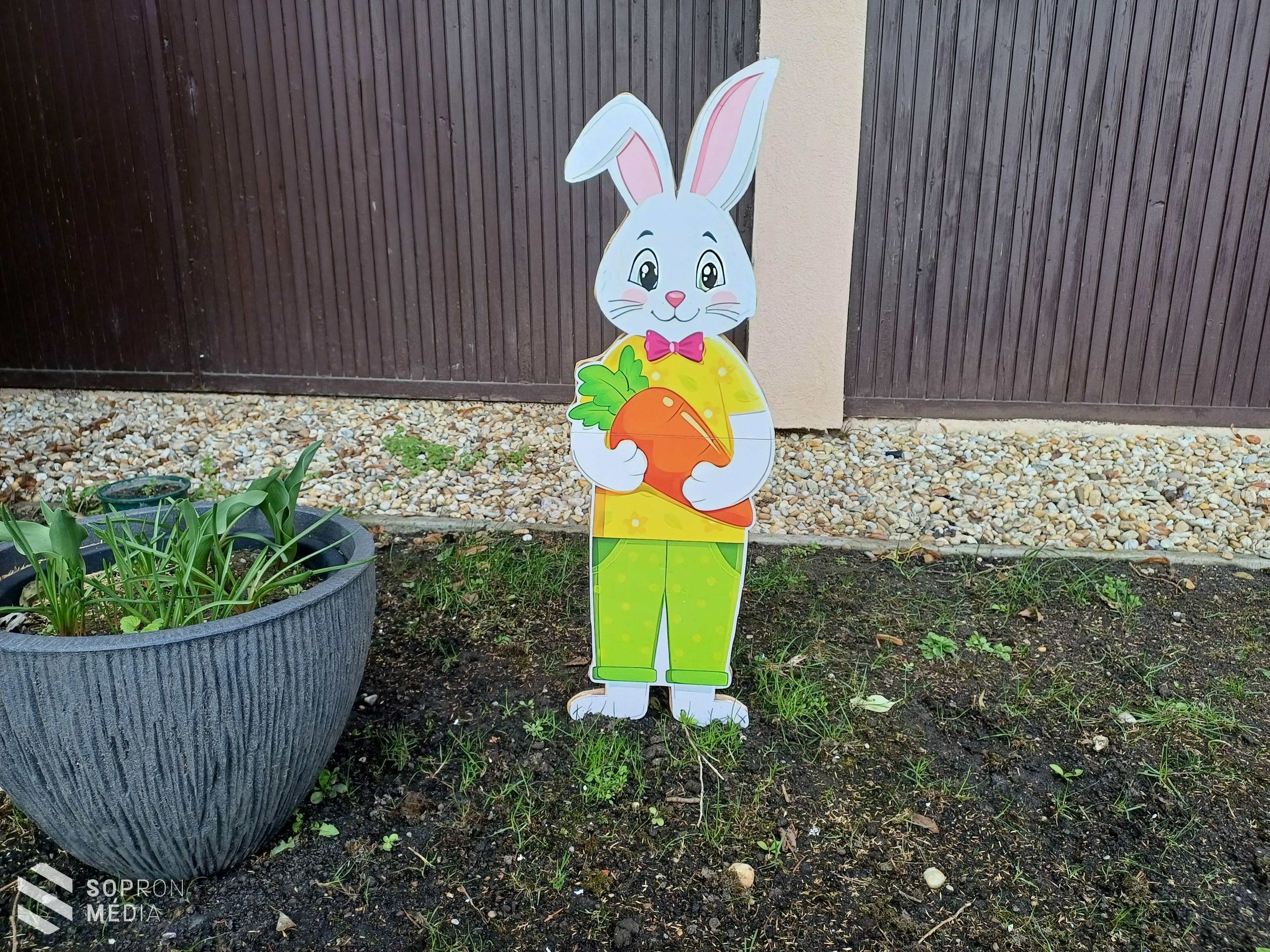 Húsvéti mesevilággá változott a Herbszt Zoltán sétány