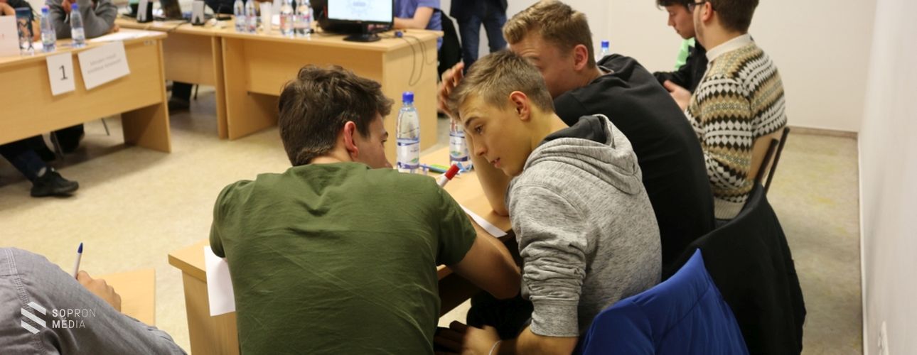 Sopronban jártak az ország legjobb gazdaságinformatikus középiskolásai