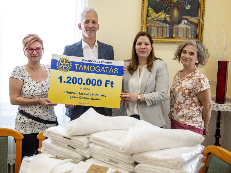 Több mint 1 millió forinttal támogatta a Balfi úti Idősek Otthonát a Rotary Club Sopron