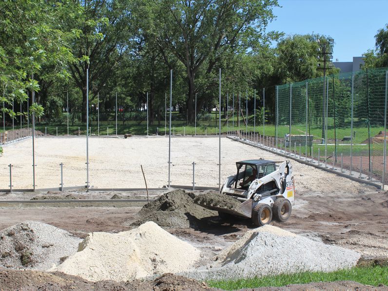 Újabb műfüves labdarúgópálya épül Sopronban