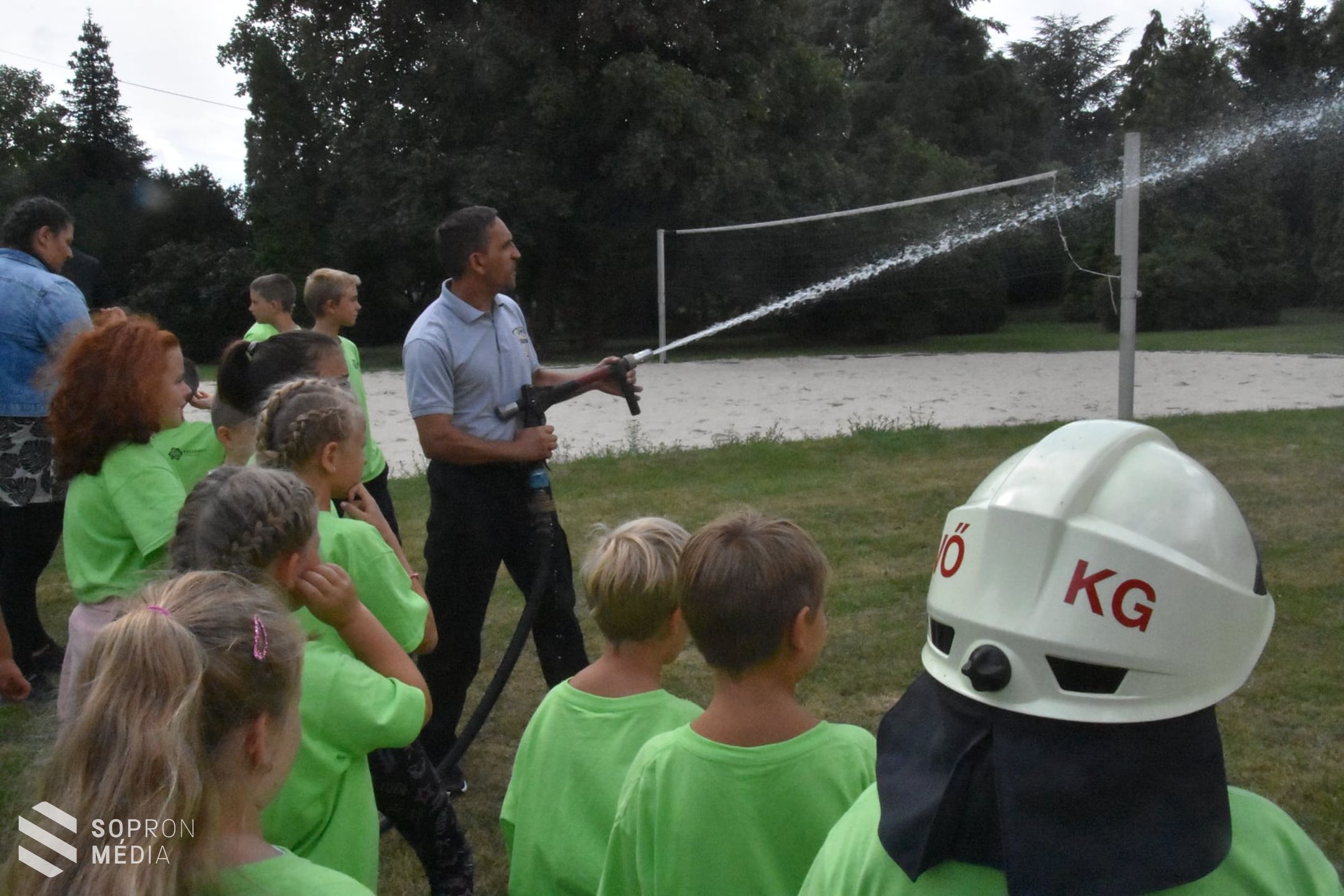 Meglátogatták a táborozó gyerekeket a lövői önkéntes tűzoltók - GALÉRIA!	