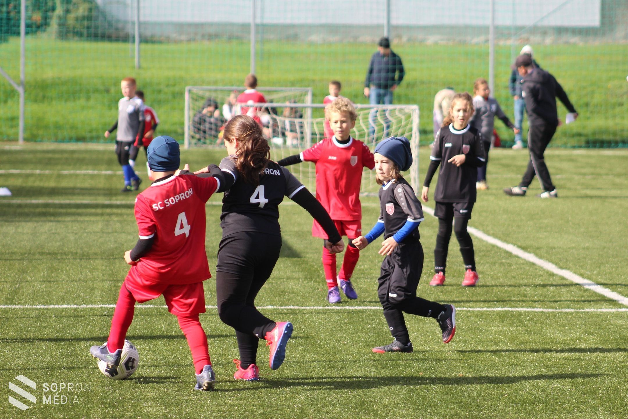 Ismét gyerekzsivajtól volt hangos az Ágfalvi úti Sportpálya