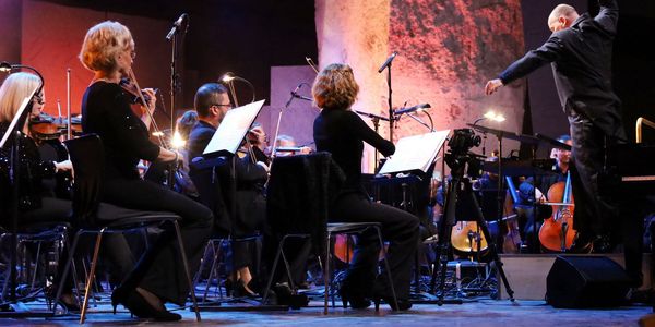„Határok nélkül - Péter Bence és a Győri Filharmonikus Zenekar”