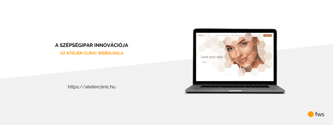 Az Atelier Clinic weboldalának nyitóoldala laptopon, „Love your skin” felirattal