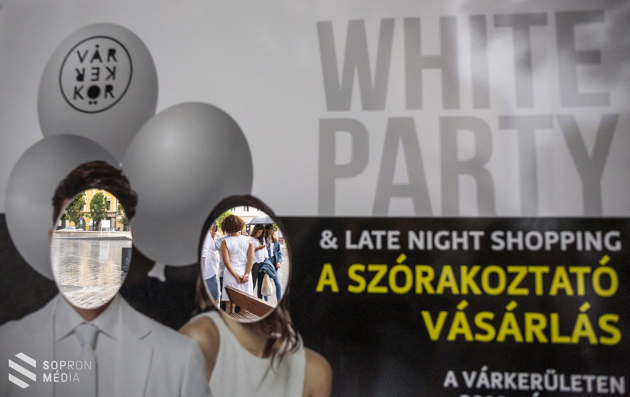 Fehérbe bújt a soproni Várkerület