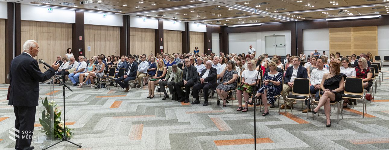 Az egészségügyi dolgozókat köszöntötték Sopronban