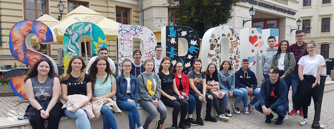 24 órán keresztül rádióznak soproni diákok a hétvégén