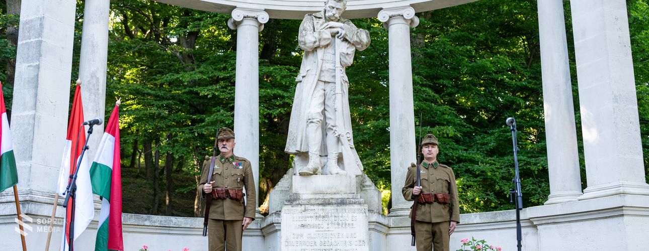 Hősök napi emlékünnepség a sopronbánfalvi hősi temetőben