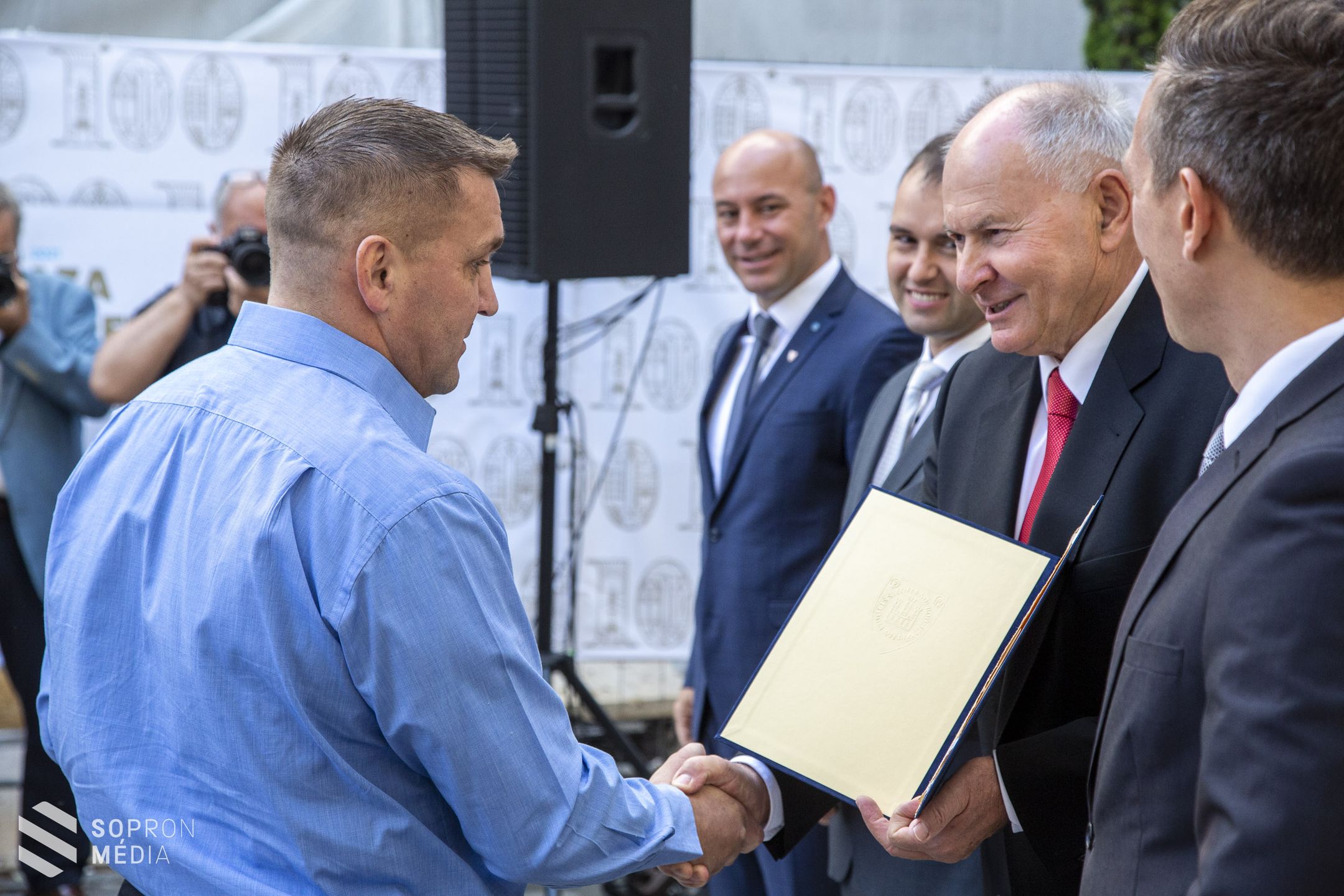 Átadták a város rangos kitüntetéseit