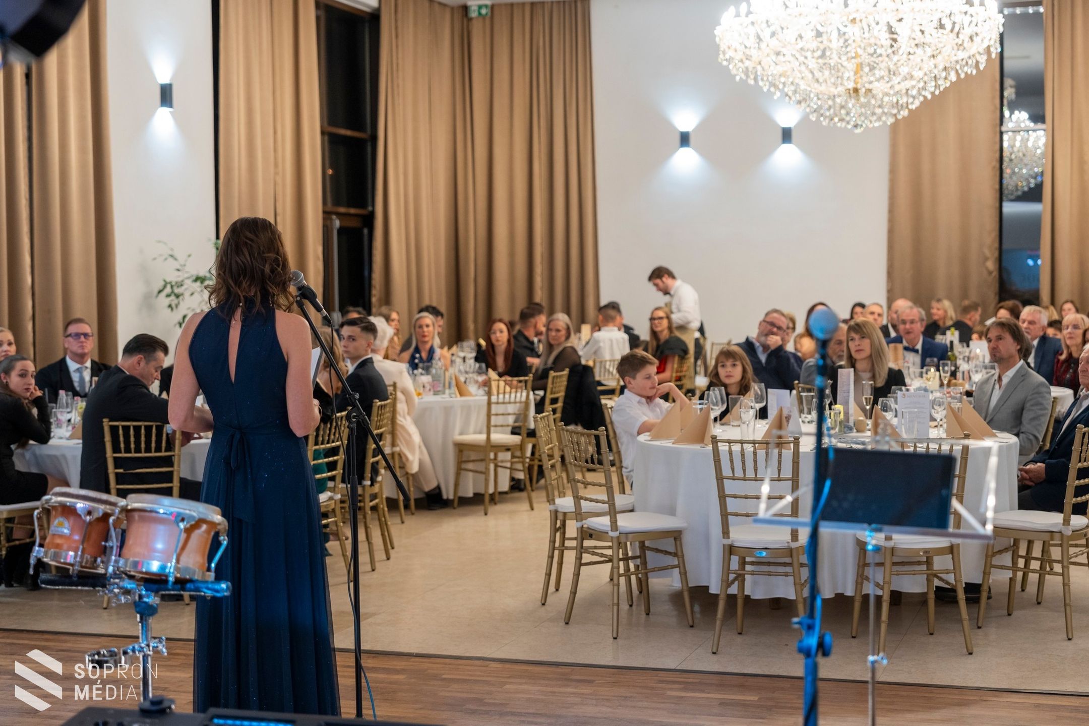 Egy este a soproni gyermekotthonok lakóiért